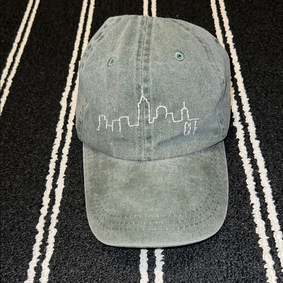Green Stitched Cleveland Ohio Skyline Baseball Hat - Picture 1 of 5